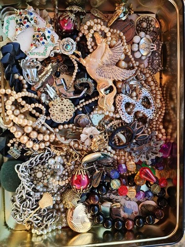 Huge Lot Vintage Costume Some  Gold Plated Jewelry 905g  For Repair Or Scrap