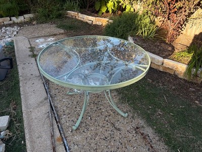 Vintage Coastal Brown Jordan Classic 2 Cast Aluminum Round Patio Table
