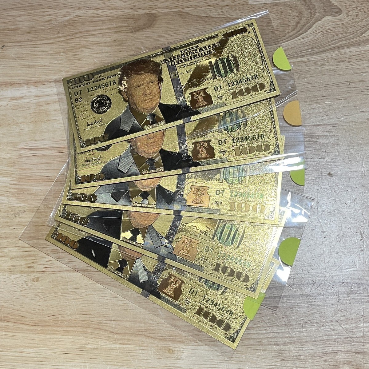 Après la pièce d'or à son effigie, Donald Trump va signer les billets de banque américains, une première pour un président américain