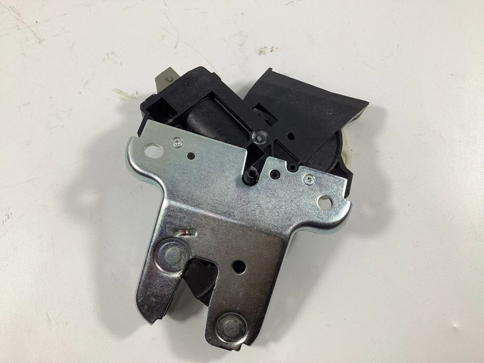 Actuador de cierre de tapa de maletero para Audi A6 2006-2011 4F5827505D OEM. Foto 2 de 4