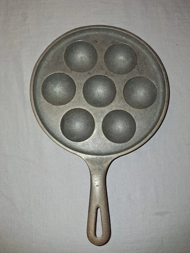 GRISWOLD NO. 32 CAST IRON AEBLESKIVER PAN NO. 962 ERIE PA DANISH 7 CUP, SEE PICS