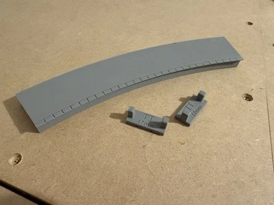 LG MODEL RAILWAY STORE TT (1:120) Scale Single 4th Radius Outer Curved Platform with Spacers Hornby Pec