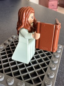 Lego Carina Smyth Minifigure (71042)