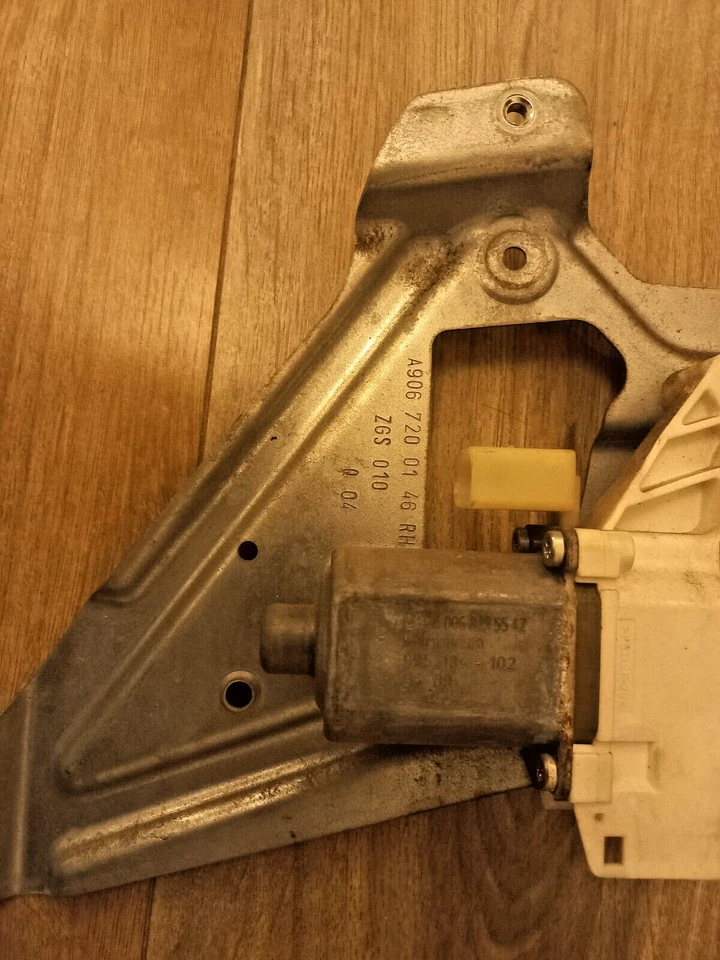 MERCEDES SPRINTER -DRIVER SIDE FRONT WINDOW REGULATOR - A9067200146RH Right Side - Image 2 of 4