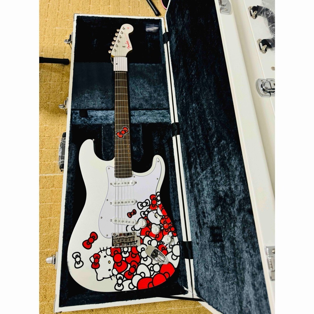 Fender Hello Kitty Stratocaster Limited Model Electric