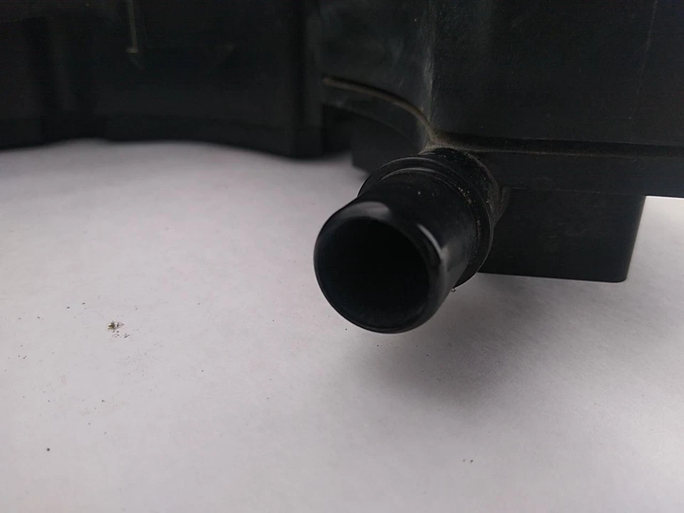 Bote de evaporación de carbón de vapor de combustible Audi TT MK2 8J 2,0 L 4 cilindros para 2008-2015 Foto 4 de 4