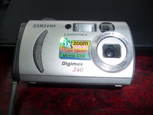 Samsung Digimax 240 2.0MP Digital Camera - Silver and Samsung Case