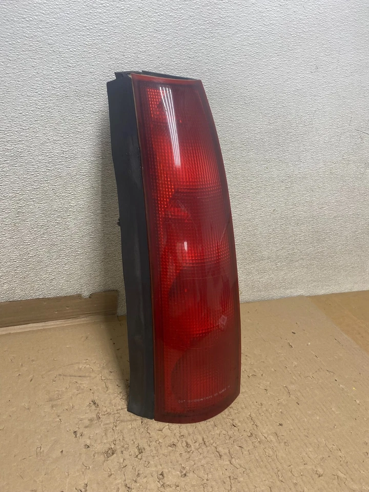 Chevrolet Lumina 1990-1996 furgoneta conductor izquierdo luz trasera lateral izquierda OEM U2373 DG Foto 3 de 4