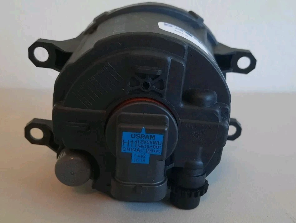 Faro antiniebla lado izquierdo conductor Toyota Tacoma 2012-2021. P63T7 Foto 4 de 4