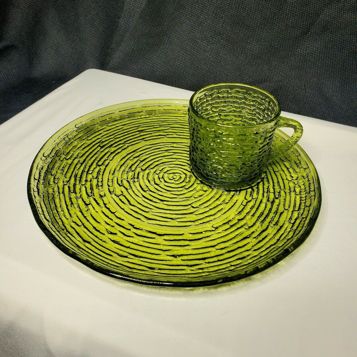 Vtg 1960s Anchor Hocking Soreno Avocado Green 8 Piece Snack Set