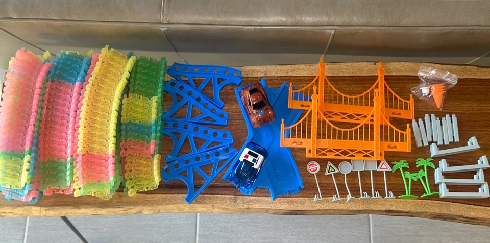 Magic Tracks Mega Set with 18 ft of track, 2 tested vehicles, a bridge and more - Image 3 of 3