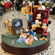 Disney Mickey And Friends "TV TIME"&nbsp;Snow globe When You Wish Upon A Star
