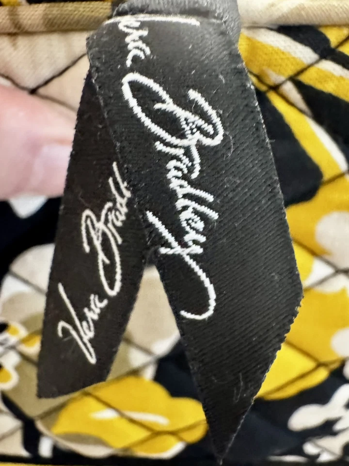 Vera Bradley Funda Acolchada Ipad Tablet 8" X 10" Amarillo/Gris Barroco Foto 3 de 4