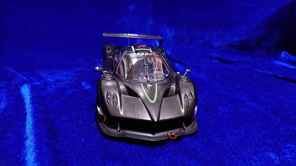 AUTOart Pagani Zonda R 1/18 из углеродного волокна узор литая автомобиль подпись - Изображение 3 из 4