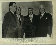 1952 Press Photo James Finnegan & attorneys outside St. Louis courtroom