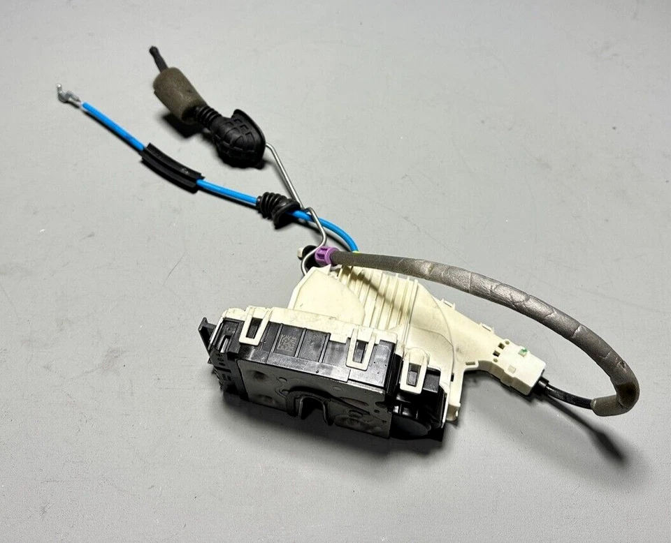 Оригинальный привод замка передней правой двери 2010-2017 Mercedes-Benz E550 - Изображение 2 из 4