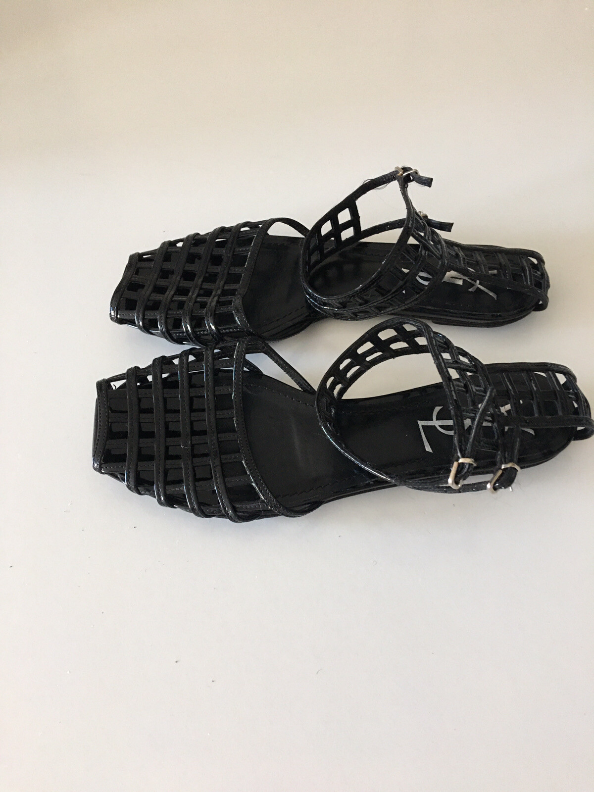 SANDALI A GABBIA YES SAINT LAURENT NERI IN PELLE VERNICIATA TAGLIA IT 36 US 6 RARI