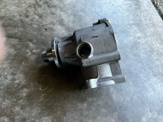 Bomba de agua BMW E46 M3 S54 (con solo 50 millas) Foto 3 de 4