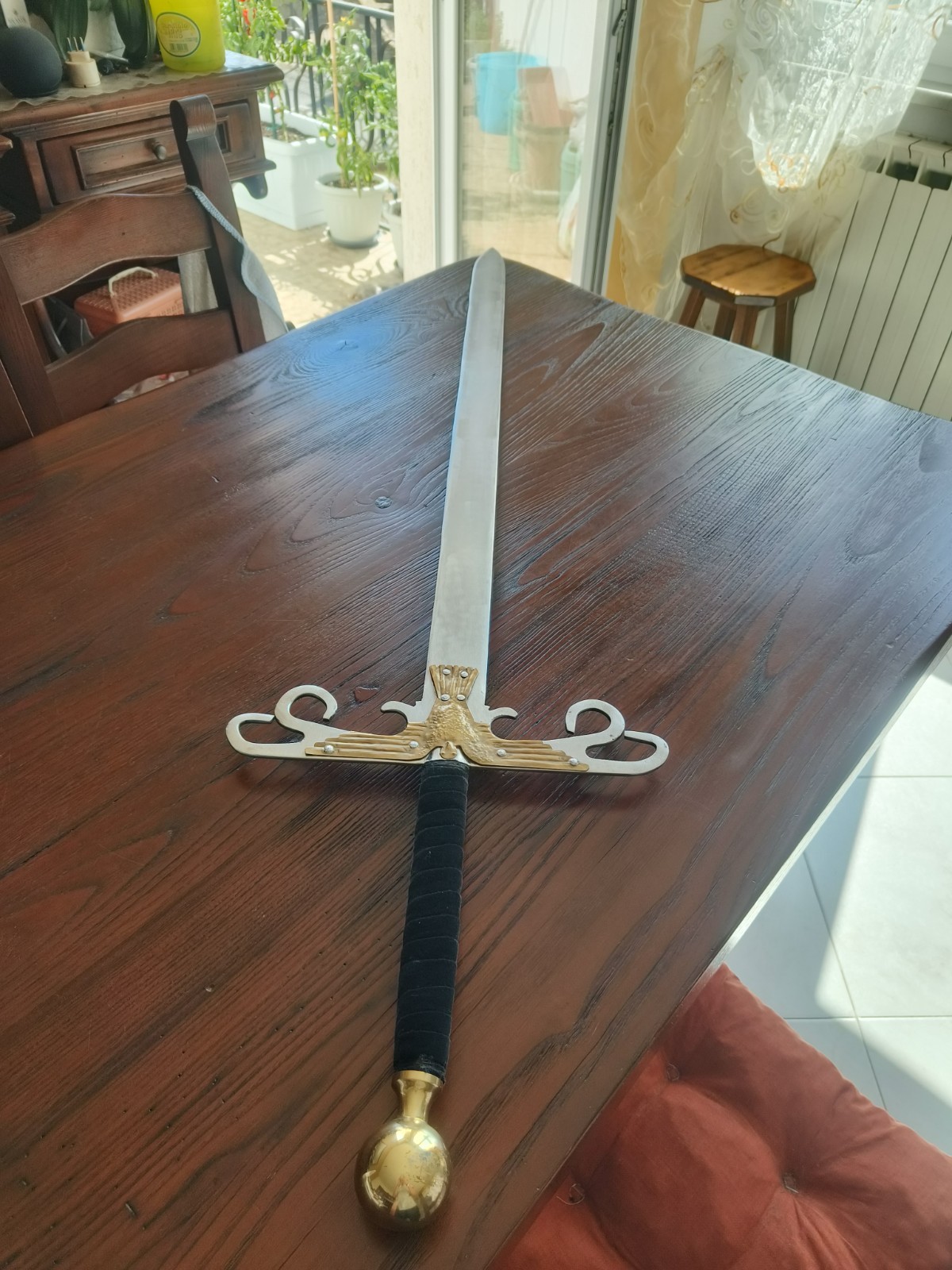 Spada da collezione in acciaio a due mani ornamentale o da scena stile Toledo