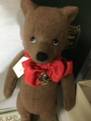 R. JOHN WRIGHT 1997-98 TEDDY BEAR COLLECTORS CLUB WITH COA 0672 of 445