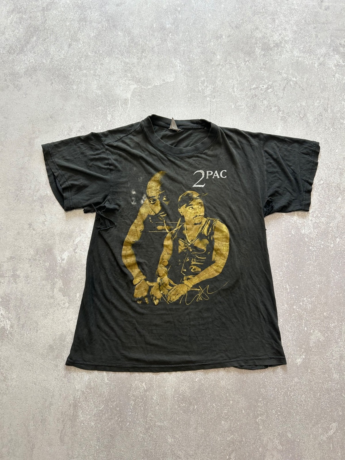 Rare Vintage 90s 2Pac Shakur Rapper Tee T-Shirt Distressed Worn Faded Men's M