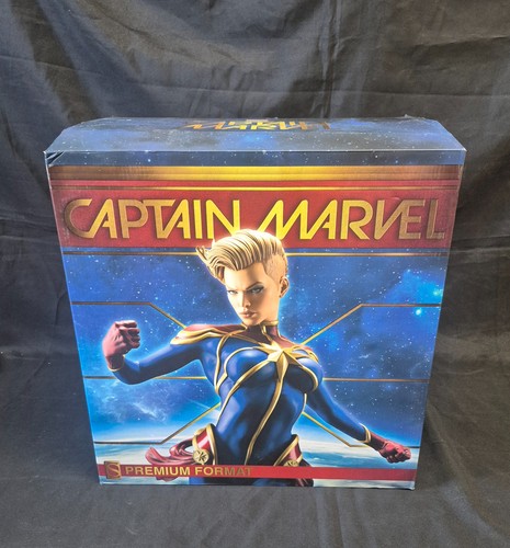 Sideshow Collectibles Captain Marvel Premium Format 1/4 Scale Statue 485/2500 - Picture 2 of 5