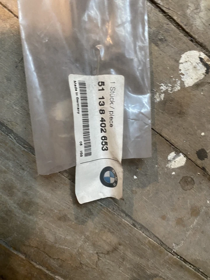 BMW X5 2000-2006 moldura de puerta lateral trasera izquierda OEM nuevo stock antiguo 51138402653 Foto 2 de 2