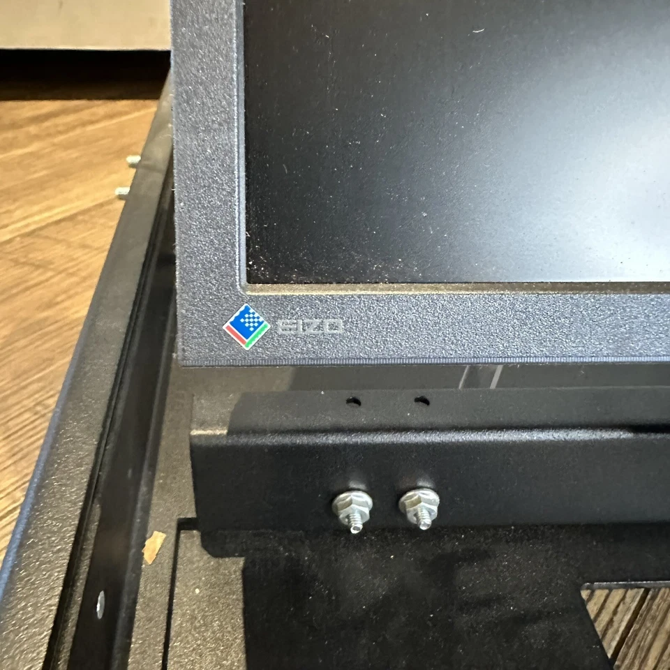 EIZO 17-inch LCD color panel FlexScan S1701 100-120V / 200-240V Japan with Rack - Image 3 of 4