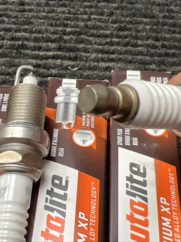 CAJA CUATRO (4) Bujías Autolite Extreme Iridium XP985 Foto 4 de 4