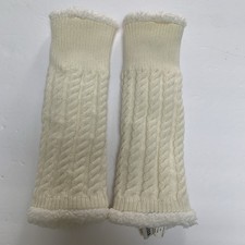 Cozy Cream Cable Knit Arm or Leg Warmers. Pre-owned. Excellent condition.