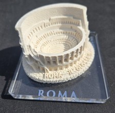 Figura Modelo Coliseo Roma Miniatura Italia Viaje Souvenir 3.5" Base Lucite