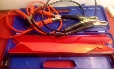 NOTFALLDREIECK MIT HÜLLE + BATTERIE AUTO STARTERKABEL