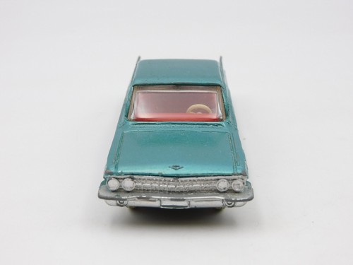 DINKY Toys Cadillac 62 147 1/43 Vintage Die Cast Model - Picture 2 of 8