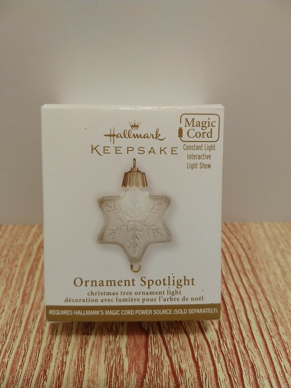 Hallmark Keepsake Ornament Spotlight Star Interactive Constant Light Show 2011