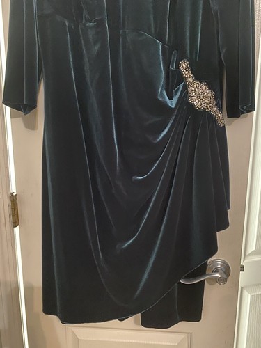 Alex Evenings Velvet Emerald Green Rhinestone Ruching cocktail dress Size 22W - Picture 3 of 9