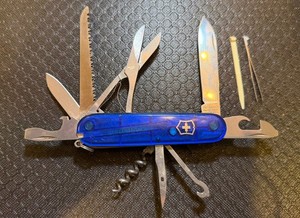Victorinox Huntsman Year of the Rooster 2017 Nr. 6261 (Neu (gemäss Victorinox Huntsman Year of the Rooster 2017 Nr. 6261 (Neu (gemäss