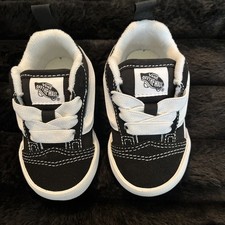 Vans Unisex-toddler Knu Skool Shoe, Black/True White size 4c