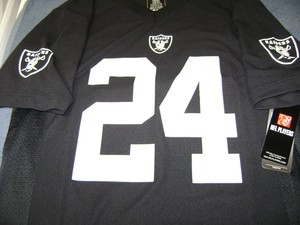 marshawn lynch youth large jersey