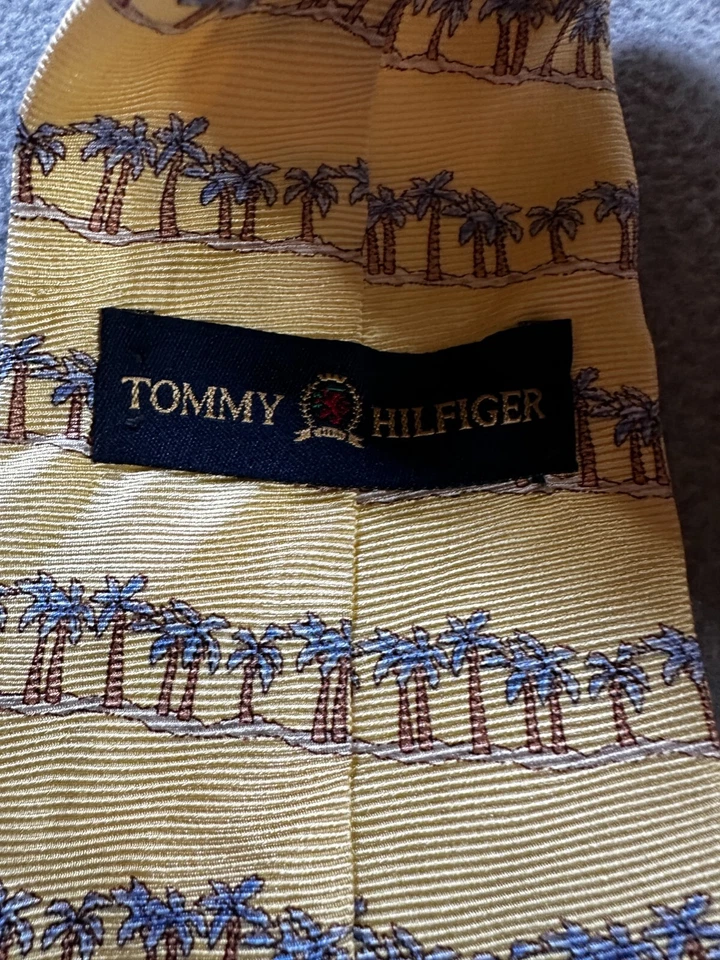 Corbata de Colección Tommy Hilfiger Para Hombre 100% Seda Azul Amarillo Boda Oficina Foto 3 de 4