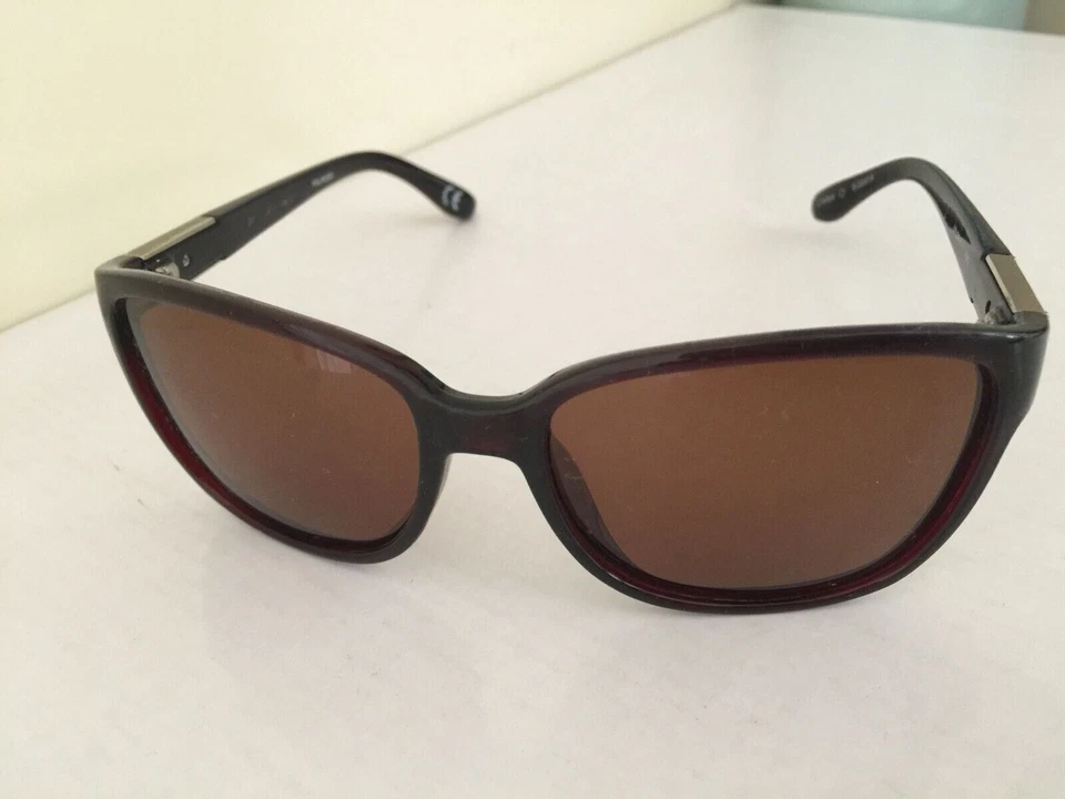 Gafas de sol polarizadas Foster Grant monturas vino/negro con detalles dorados lente marrón Foto 2 de 4