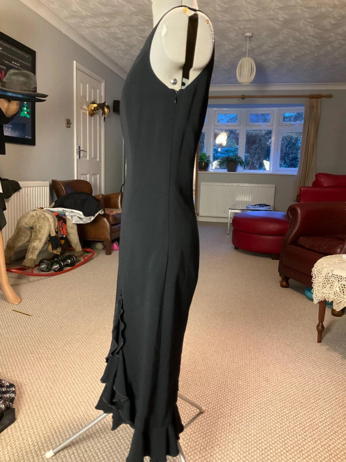 Abito Moschino nero economico e chic bordo arricciato taglia UK10