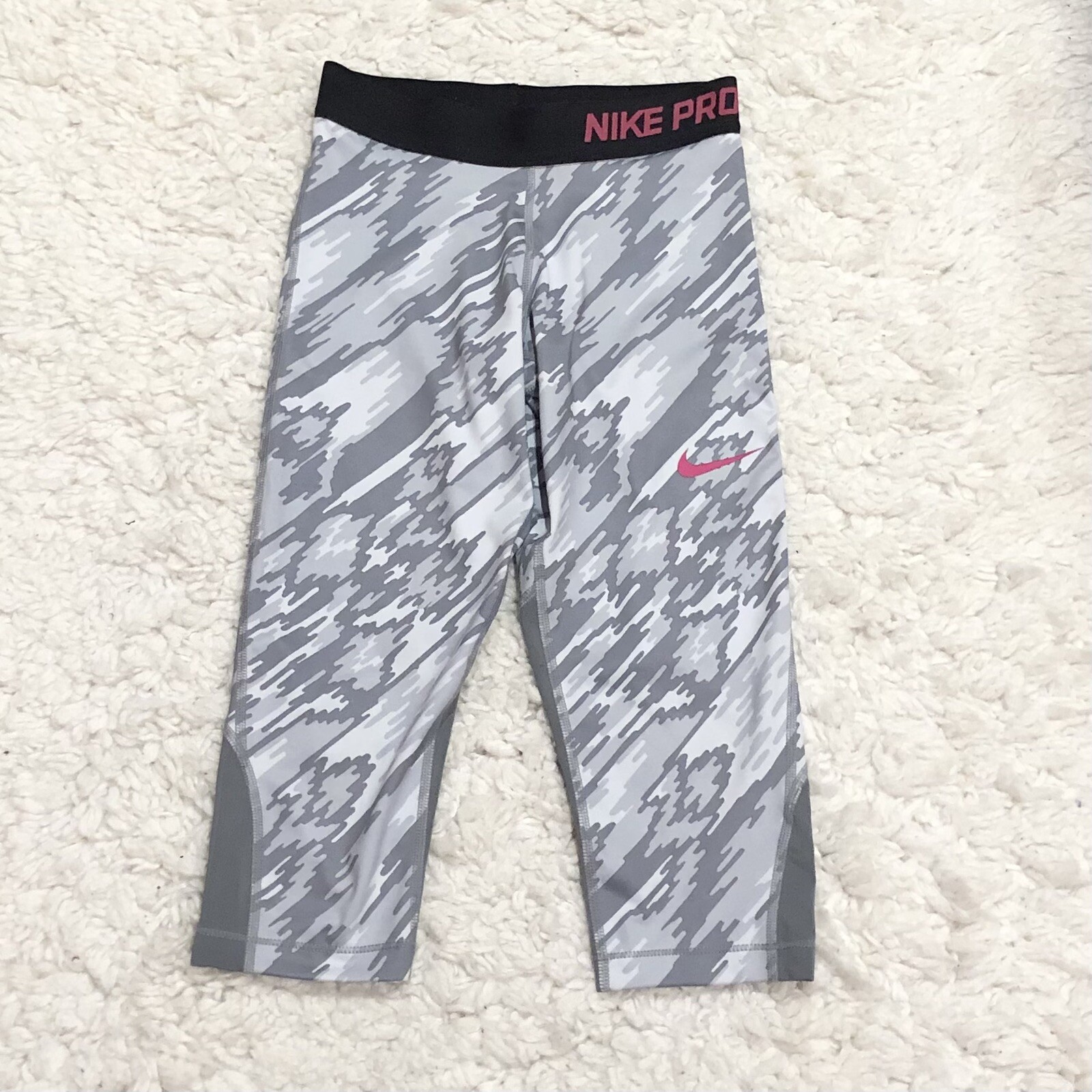 Leggings Nike Pro Dri Fit estampados estáticos recortados gris mediano para niña-image
