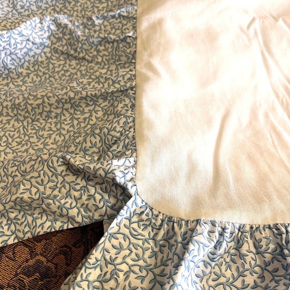Vintage Floral Blue & White Queen Size Dust Ruffle Bed Skirt 100