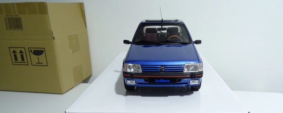 Peugeot 205 1.9 GTI Le Mans Miami Blue OT1153 1/18 Ottomobile - Immagine 4 di 4