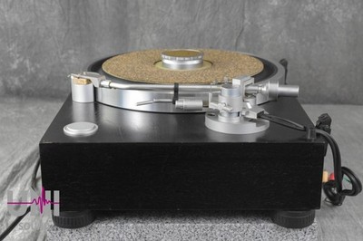 YAMAHA GT-2000 Direct Drive Record Turntable in Very Good