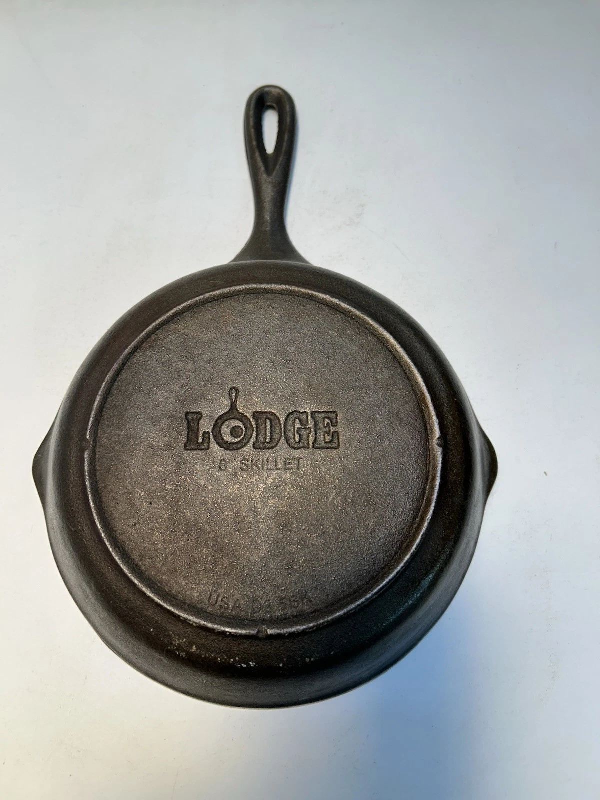 Lodge Cast Iron Skillet Vintage Large Egg Logo 3 Notch Heat Ring Pour Spout