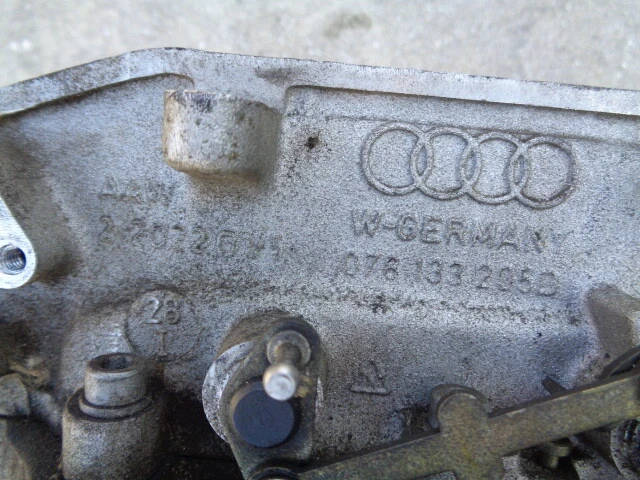Audi A4 1996-1997 2,8 L motor colector de admisión p# 078133205D OEM Foto 3 de 4