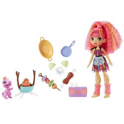 Cave Club GNL96 - Wilder Grillspaß mit Emberly Spielset & Puppe und Zubehörteile