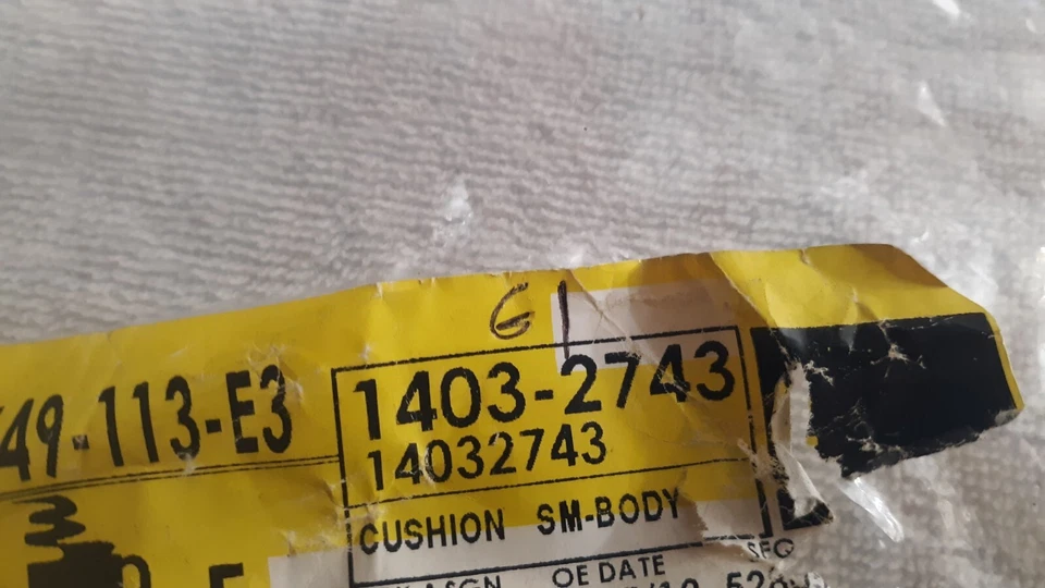 OEM GM COJÍN DE MONTAJE DE RADIADOR GM # 14032743 Foto 4 de 4