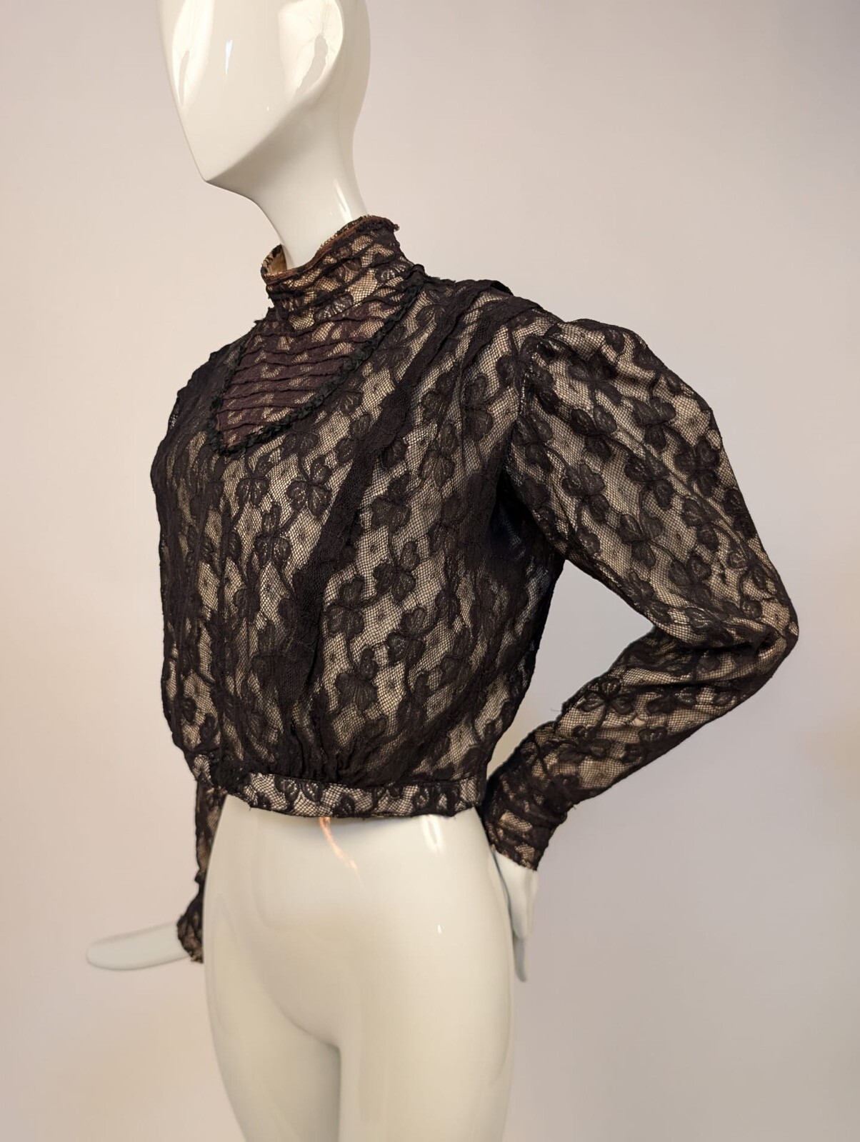 EARLY EDWARDIAN BLACK CLOVER PATTERNED LACE BLOUSE 